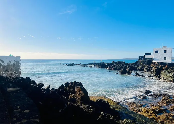 Canaryislandshost L Cala