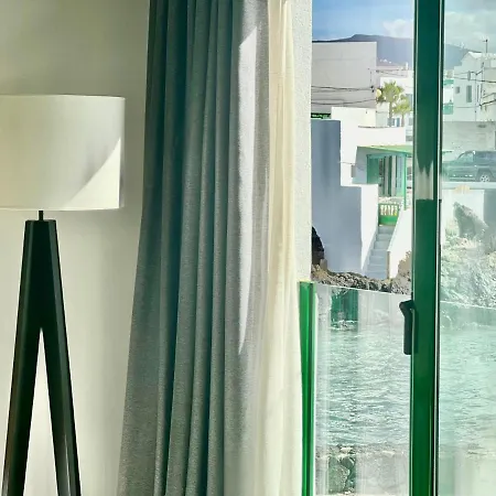 Canaryislandshost L Cala