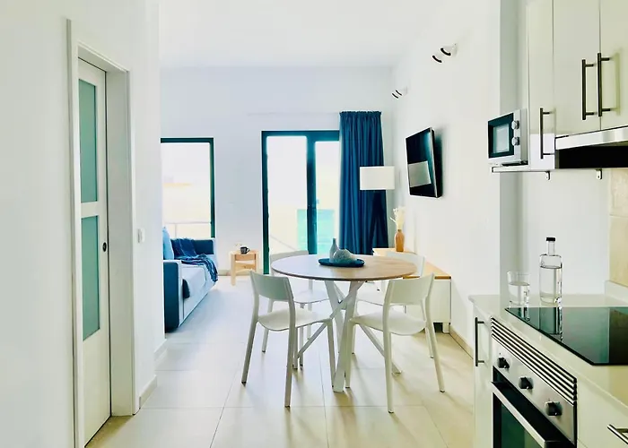 Canaryislandshost L Cala