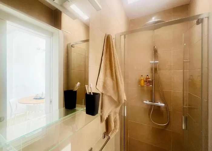 Canaryislandshost L Cala