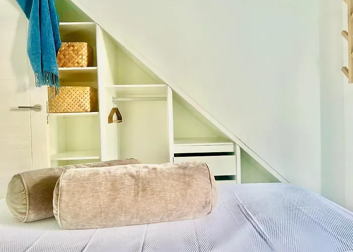 Canaryislandshost L Cala